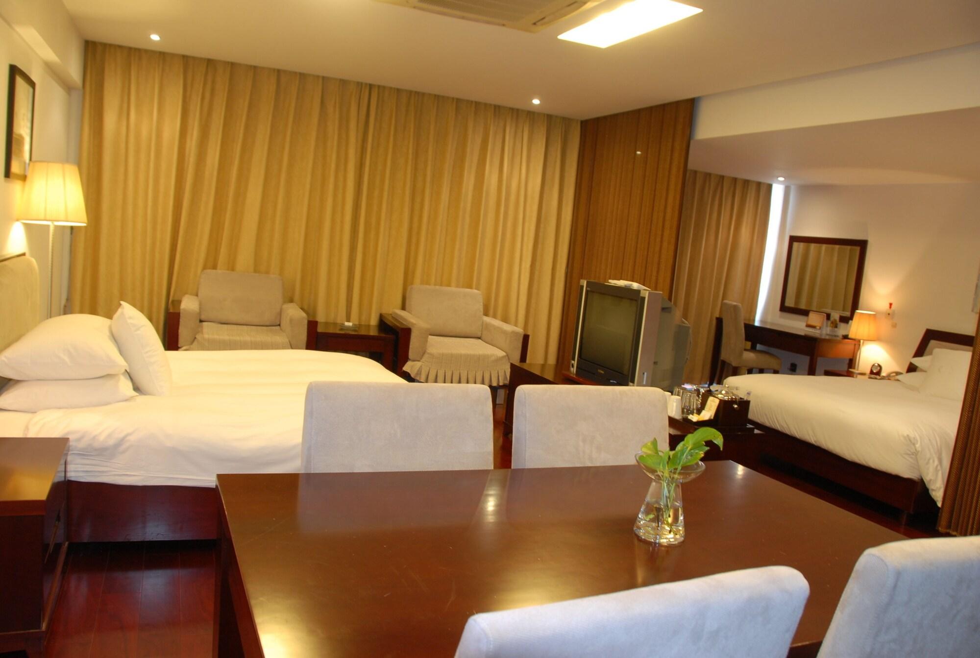 Gloria Plaza Hotel Kangqiao Shanghai Exterior foto