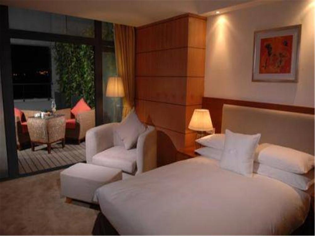 Gloria Plaza Hotel Kangqiao Shanghai Exterior foto