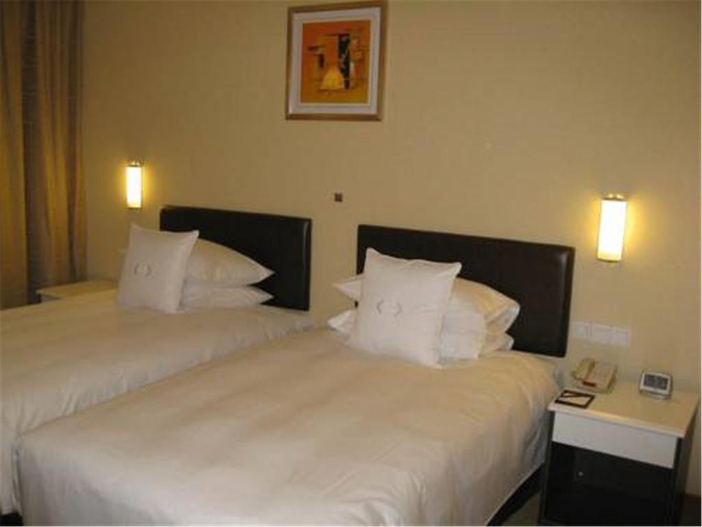 Gloria Plaza Hotel Kangqiao Shanghai Exterior foto