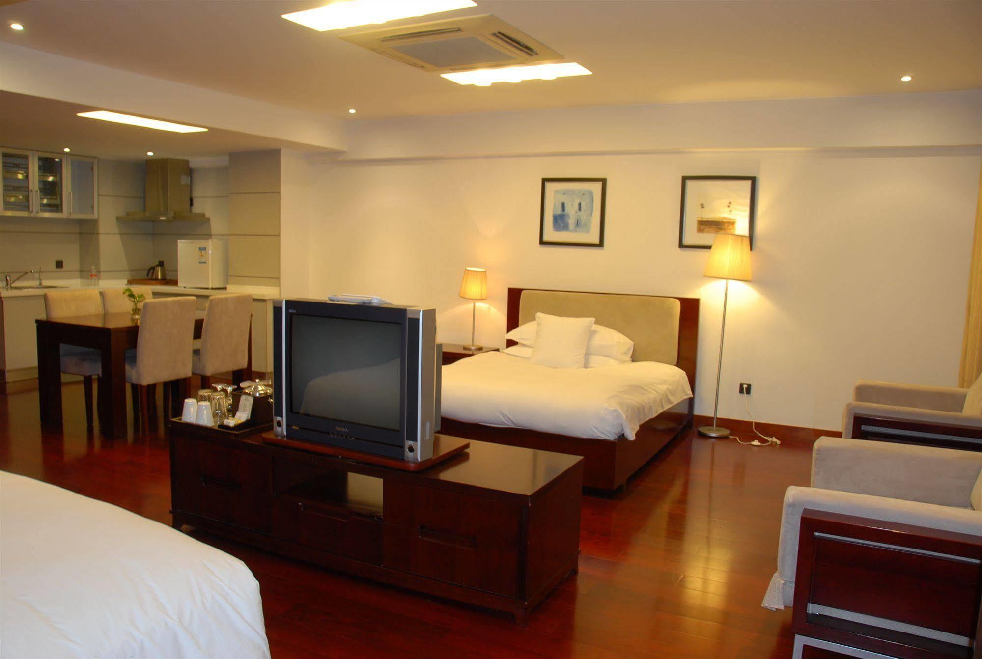 Gloria Plaza Hotel Kangqiao Shanghai Exterior foto
